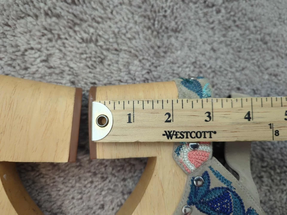 Zuecos de madera Rebecca Minkoff para mujer 7 1/2 m bordados con tachuelas Foto 4 de 4