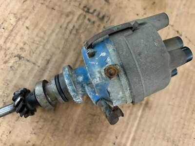 #ad VINTAGE FORD 4000 GAS IND TRACTOR ENGINE DISTRIBUTOR LOOKS OK 1963 $59.99