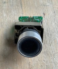 ALLEN BRADLEY BLACK PUSH BUTTON WITH 800E-2X10 CONTACT BLOCK