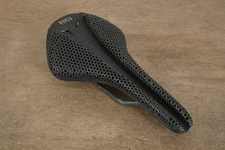 148mm Fizik Antares R1 Versus Evo Adaptive Carbon Rail Road Saddle 184g