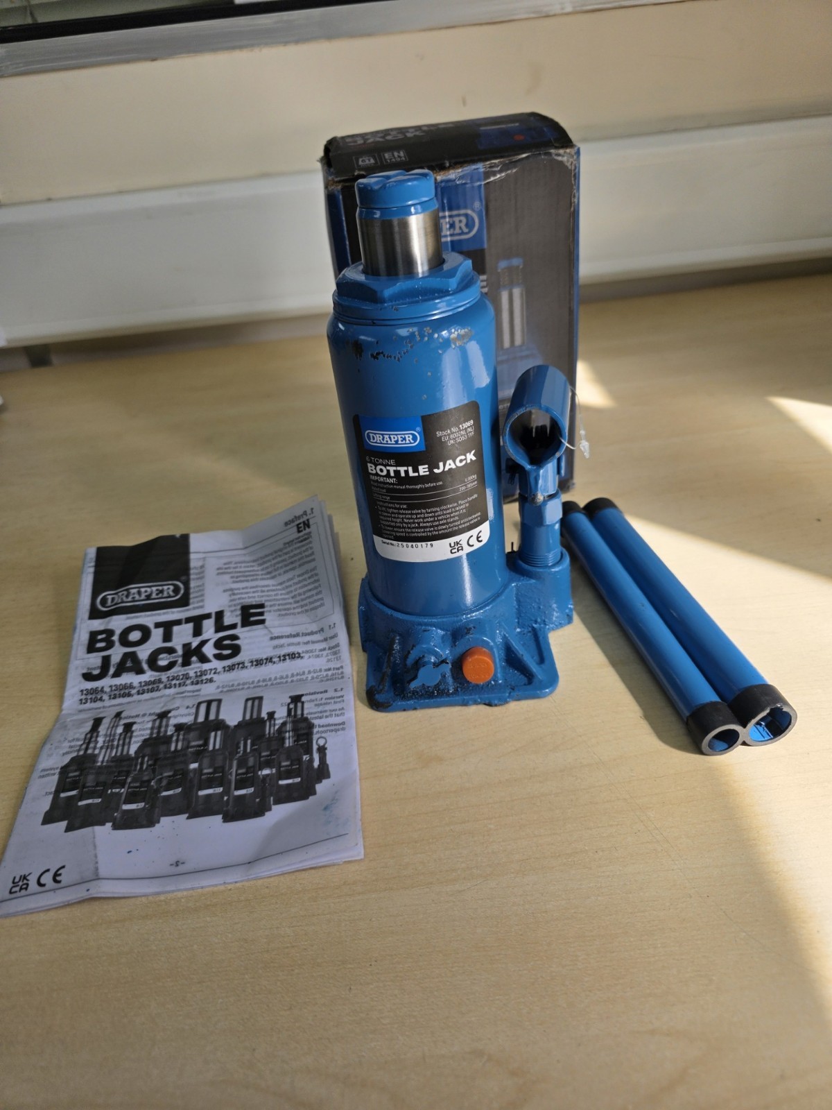 Draper Hydraulic Bottle Jack, 6 Tonne Stock No: 13069-OIL LEAK