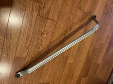 2006-2015 BMW RIGHT FUEL TANK STRAP BRACKET 6765722 OEM 48K MINT