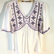 Nurture White Embroidered Boho-Chic 100% Rayon Size Small Good Condition