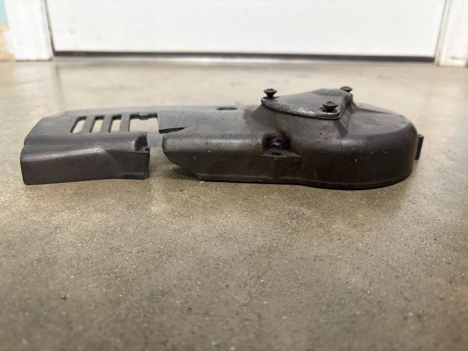 Cubierta del cárter izquierdo Honda usada con cubierta de puntos MT125 1974 11341-361-000 UB30 Foto 3 de 4