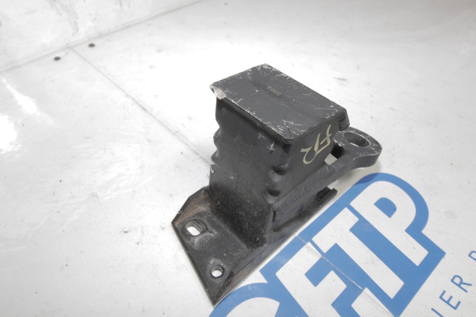 08-13 AUDI R8 4.2L OEM RIGHT PASSENGER FRONT BUMPER BRACKET 420807552 MOUNTING