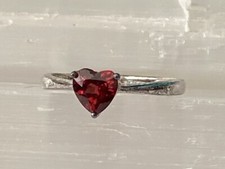 0.79ct Heart Vermelho Garnet Sterling Silver Rhodium Size 7.75 Ring 1.5g