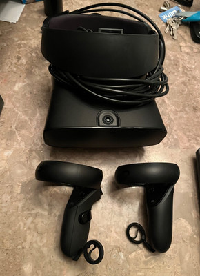 Oculus Quest 1 Virtual Reality Headset W/ Controller In Box