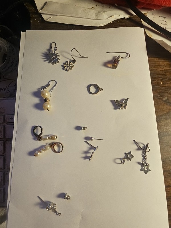 broken vintage jewelry parts and pieces