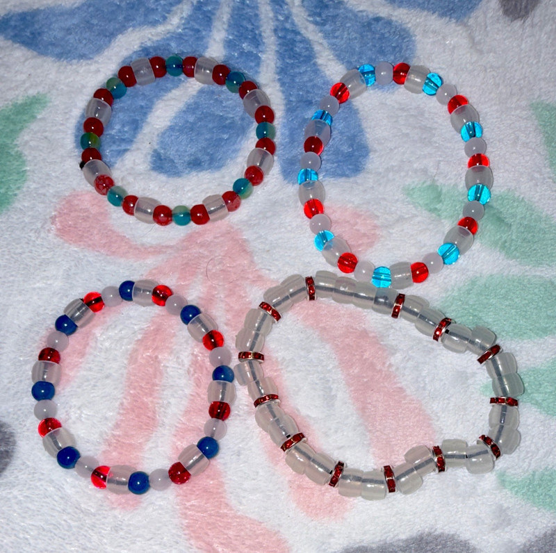 Handmade Multicolor Beaded Stretch Bracelets Glow in the Dark Lot of 4