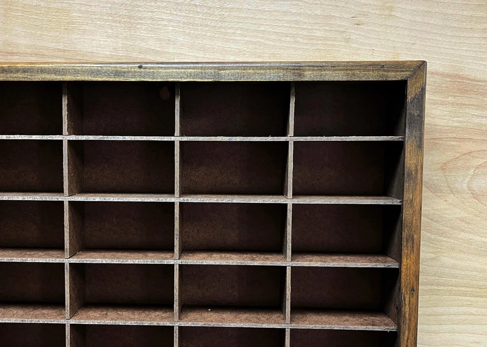 Vitrina de pared de madera hecha a mano para Matchbox/Hot Wheels mancha de nogal 1:64 Foto 3 de 4