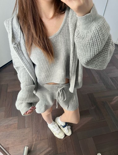 Alo Girl's Woolen Hot Girl Sweater and Shorts - Picture 10 of 18
