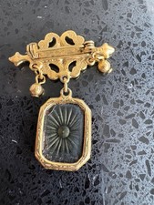 vintage Victorian-style locket brooch
