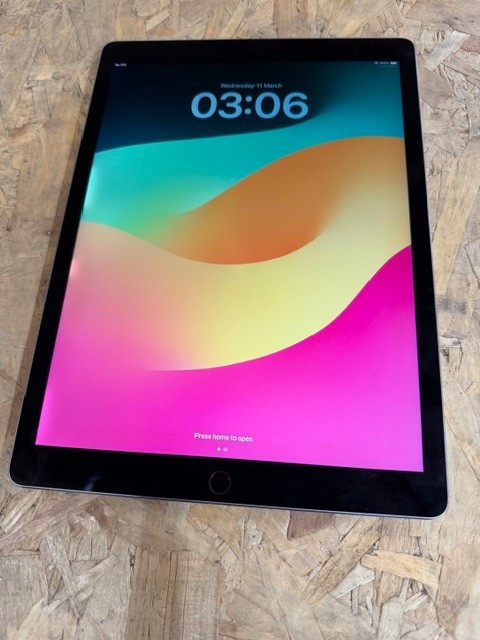 Apple iPad Pro 12.9" 2nd Gen A1671 Silver Unlocked 512GB 4GB Ram iPadOS Tablet