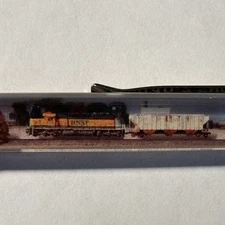 Trains Magazine Floaty Pen BNSF SD40-2 Snoot Nose Engine Moves Railroad Railway