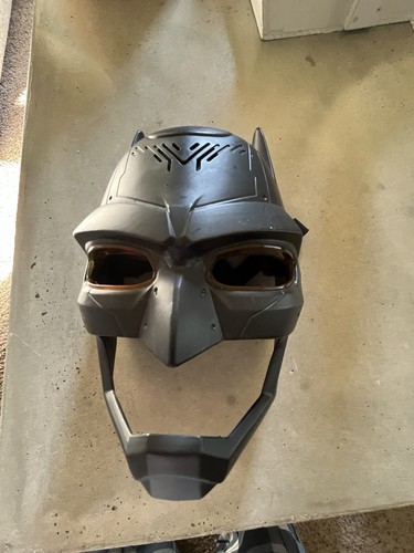 BATMAN DC universe Voice Changing Mask with Over 15 Sounds voice activated - Picture 2 of 6