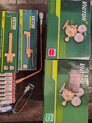 NEW Victor Heavy-Duty Cutting Starter Kit, Regulators,  Torch, Tips, Rosebud NEW