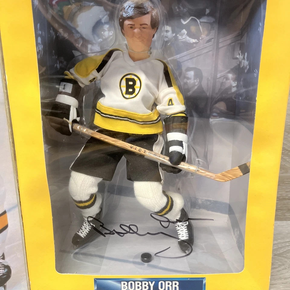 De colección 1997 Bobby Orr alineación inicial KB Toys exclusivo edición limitada firmado Foto 3 de 4
