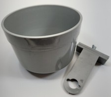 Cage Mounted Pet Dish twist off of mount