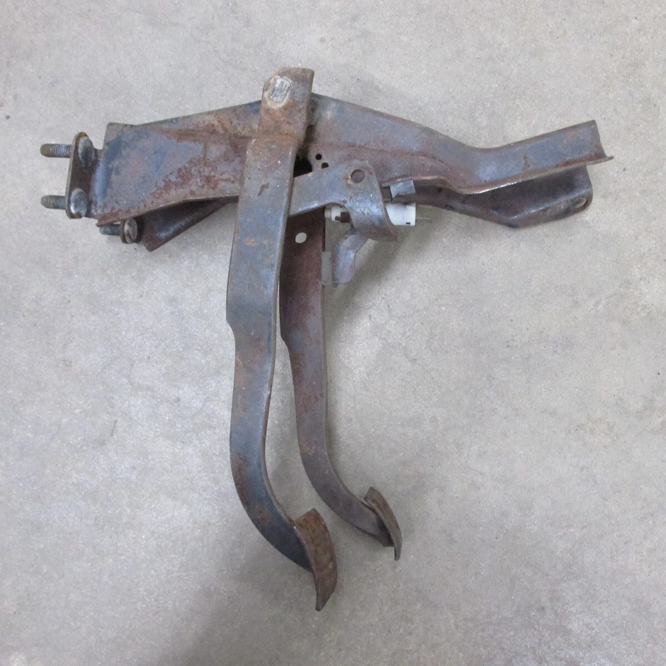 Chevrolet Chevelle El Camino 1966 original GM EMBRAGUE Y PEDAL DE FRENO Y JUEGO DE SOPORTES Foto 4 de 4