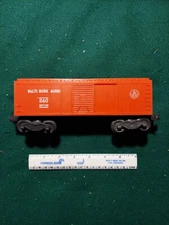 MARX #467110 BALTIMORE AND OHIO BOX CAR WITH LIONEL TRUCKS