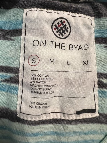 On The Byas T-Shirts Men Sz Small Short Sleeve 1 Aztec 1 Gray &Floral Pocket - Picture 11 of 17