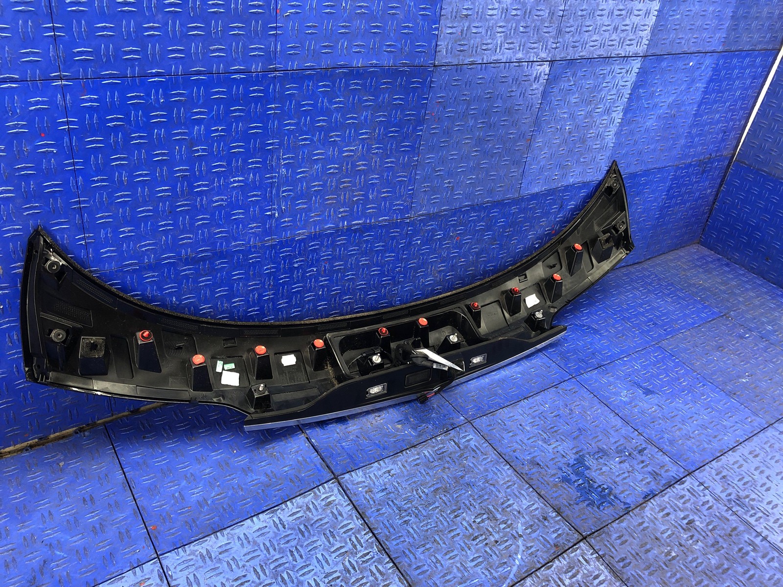 2023 MASERATI GRECALE REAR TRUNK SPOILER TRIM PANEL COVER 670274066 (408)