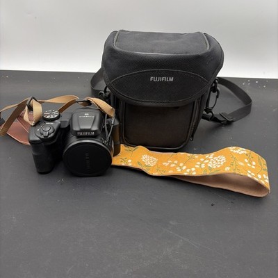 Fujifilm FinePix S8600 Digital Camera 36x Optical Zoom w/ Art Tribute Strap /Bag