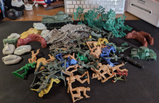 Vintage Plastic Army Men Military Playset Lot Tank Soldiers Accessories 12oz