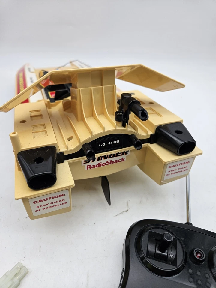 VINTAGE RADIO SHACK STINGER RADIO CONTROLLED RC RACING BOAT *UNTESTED* - Image 4 of 4