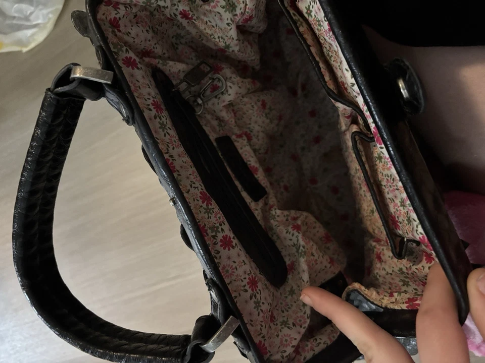 Jessica Simpson Women Ruffled Purse Handbag Flower Lined Y2K 2000s - Image 3 of 4