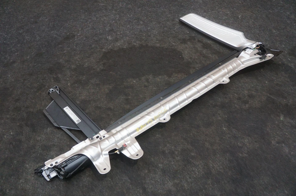 Persiana enrollable parasol puerta trasera izquierda OEM 51357338011 BMW SERIE 7 750i 16-19 Foto 3 de 4