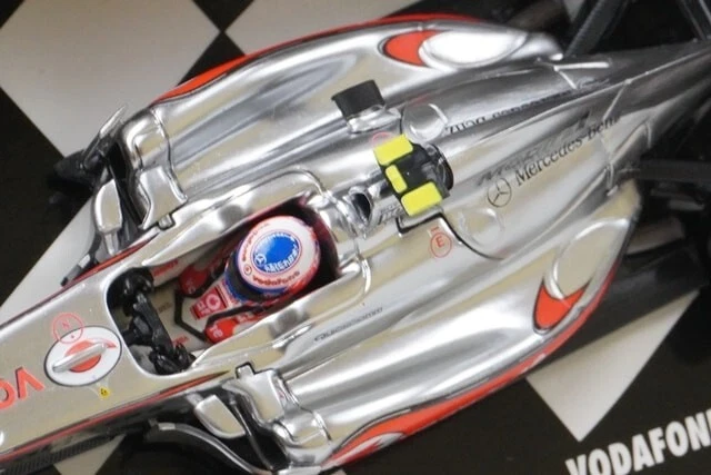 1:43 MINICHAMPS 530114314 Vodafone McLaren Mercedes MP4-26 Canadian GP 2011 #4 - Image 4 of 4