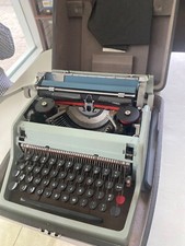 1966 barely used Vintage olivetti underwood 21 portable typewriter with case  thumbnail