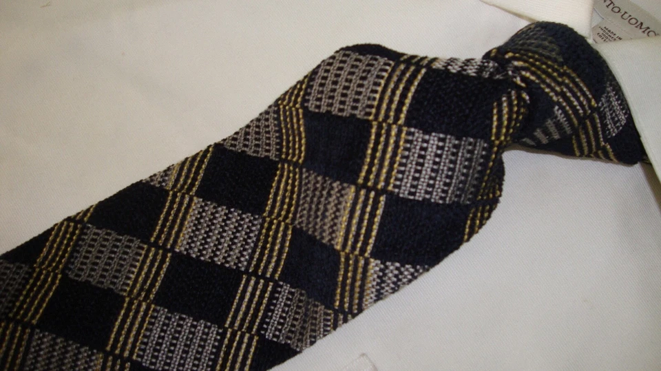 Corbata de punto de mezcla de seda gruesa para hombre D-5720 Hugo Boss. Foto 2 de 4