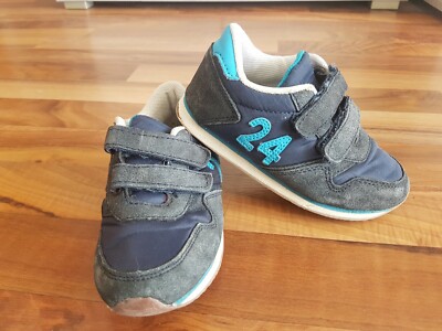 Turnschuhe Sneaker Sportschuhe Blau türkis 27 helle Sohle