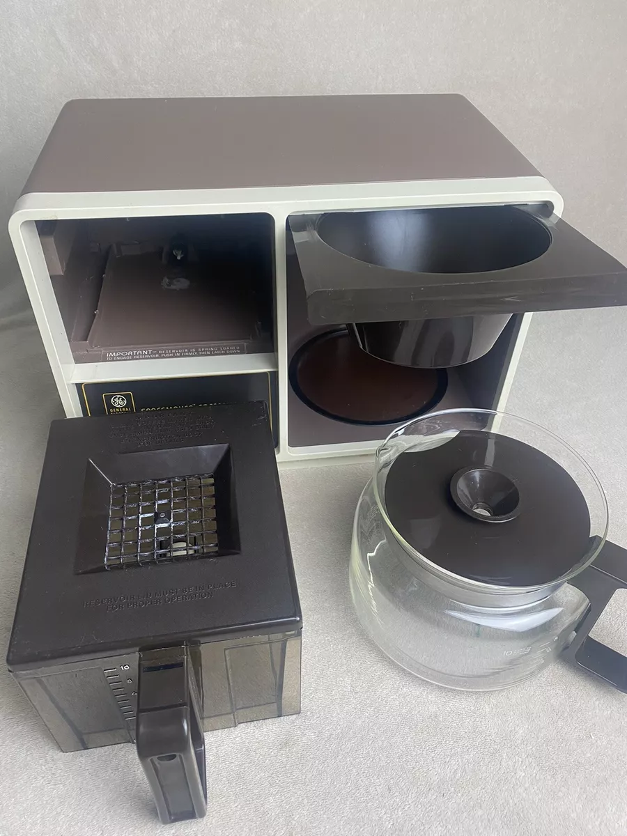 Black & Decker SpaceMaker Coffee Maker under cabinet 