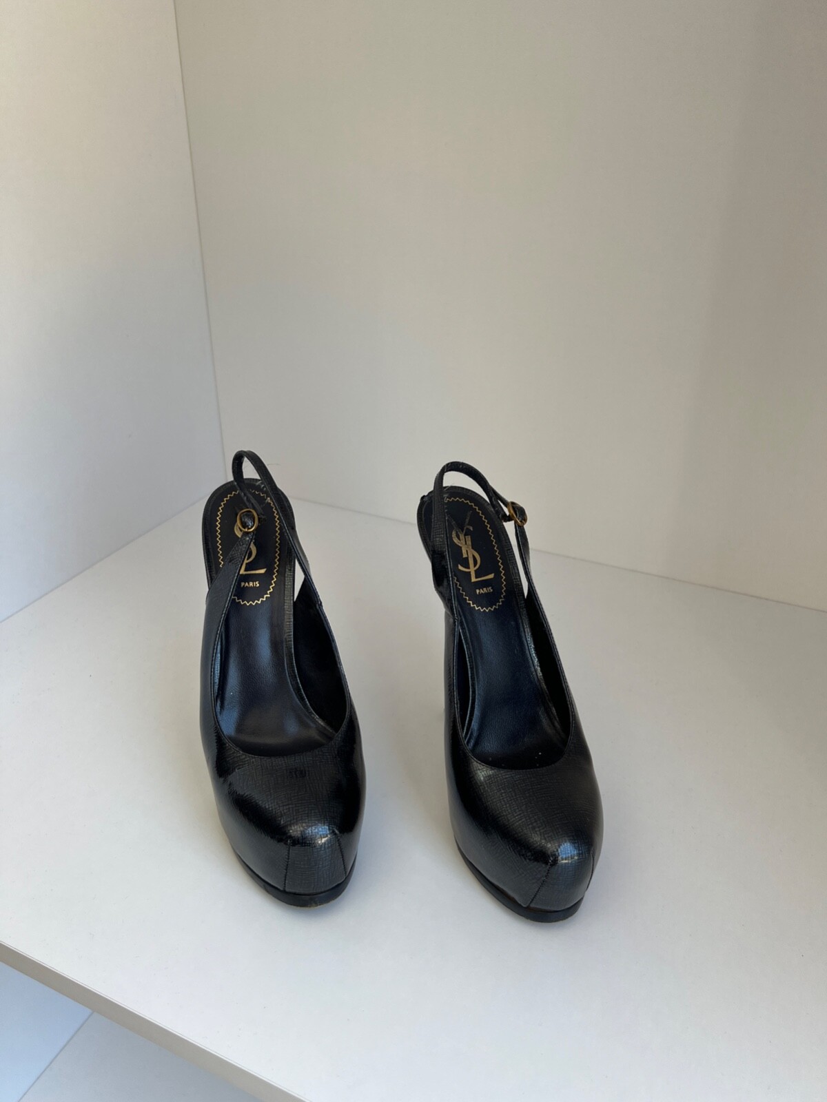 Scarpe vintage Yves Saint Laurent Tribtoo in pelle navy brevettato