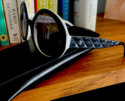 シャネル　ブックレット1995　⑤＋オマケ butterfly-sunglasses-black-