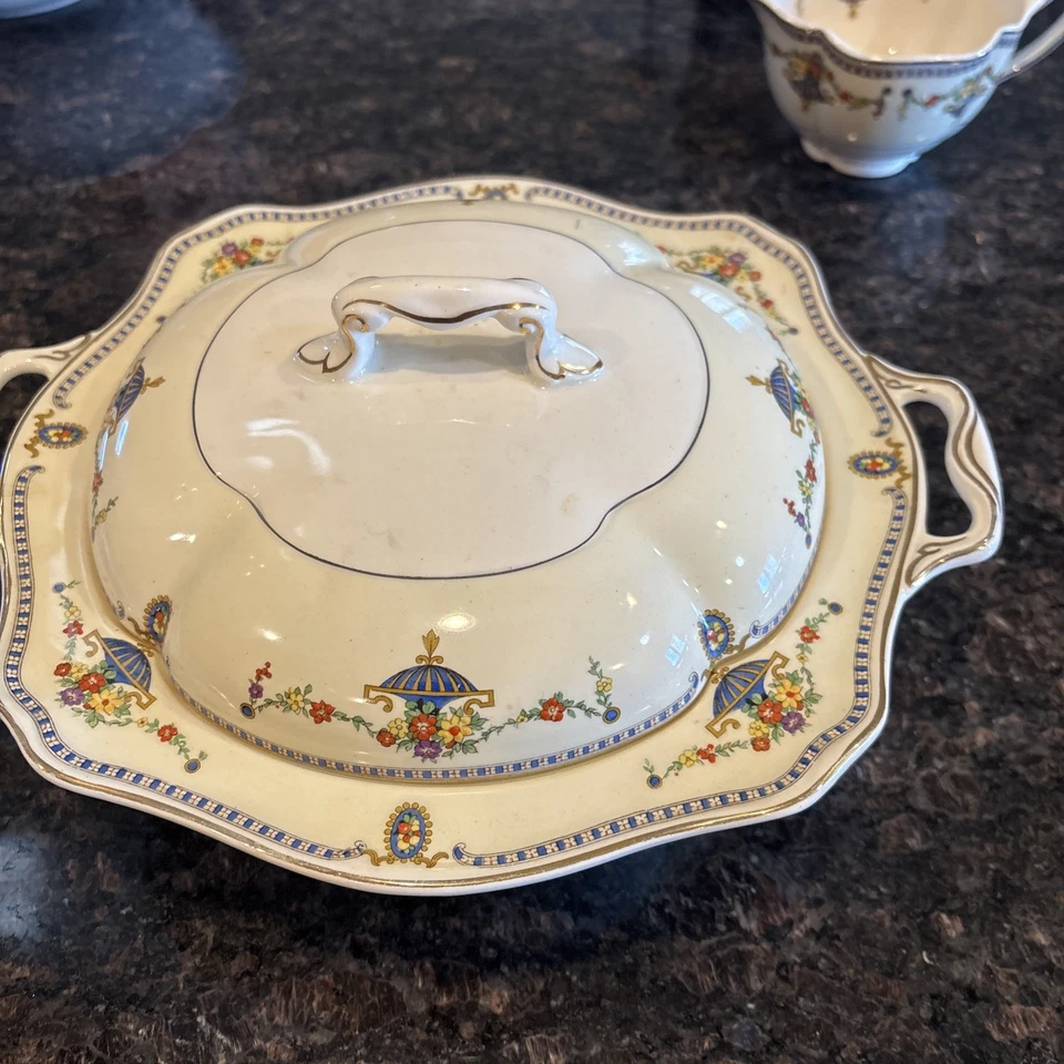 VINTAGE ART DECO JOHNSON BROTHERS PAREEK REVIERA COVERED VEGETABLE BOWL - Image 3 of 4