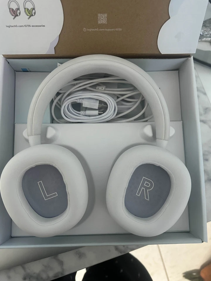 Logitech G735 Wireless Gaming Headset – White - Image 2 of 4