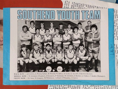 Sk143 Ephemera 1981 Football Picture Southend F C Youth Team Axcell Coles Fowles