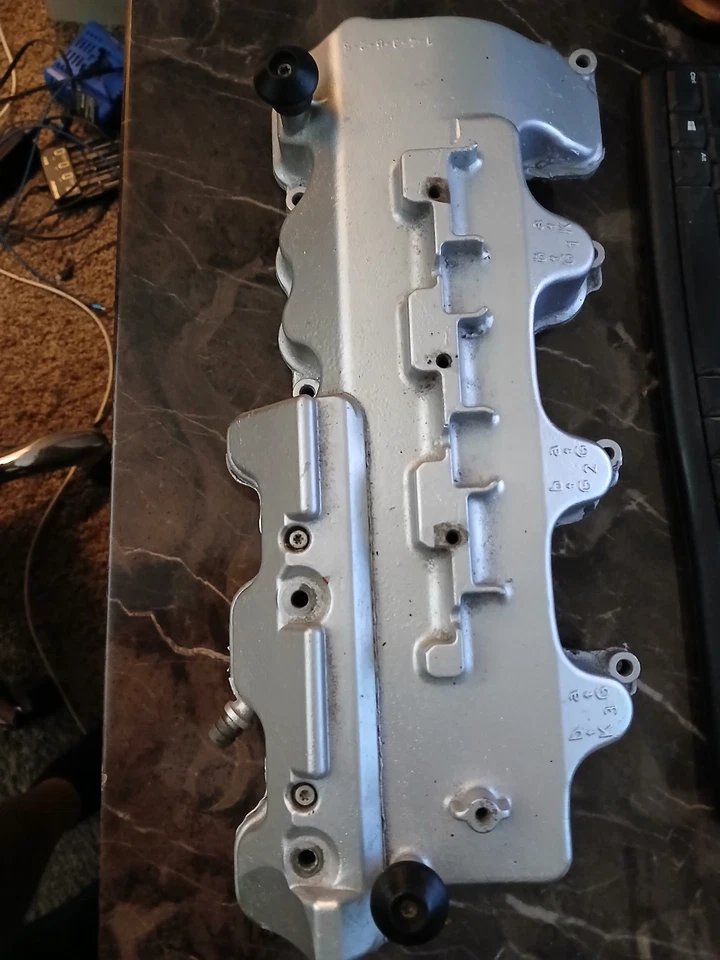 Engine Valve Covers LH & RH for Mercedes-Benz C240 C320 2001-2005 C280 1998-2002 - Image 2 of 2