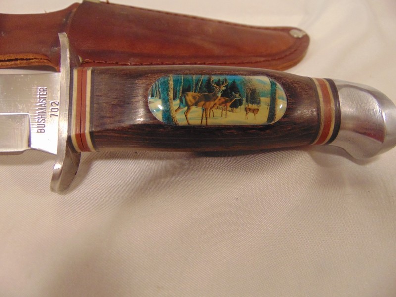 NOS Bushmaster #702 Deer Scene Fixed Blade Hunting Knife with Leather Sheath