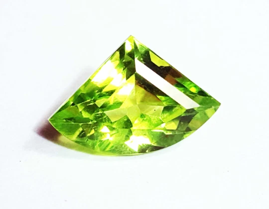 Natürlicher Peridot 9,40 Ct Lose Edelstein Fantasieform Mit Zertifikat - Bild 4 von 4