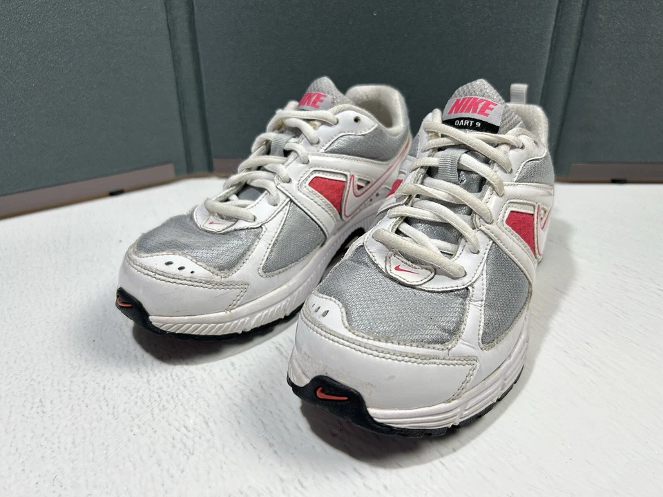 Nike Juvenil Talla 4.5 Tenis Zapatos Dardo 9 Correr Caminar Rosa/Blanco 443393 Foto 2 de 4