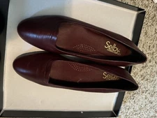Selby Comfort maroon colored leather flats, Size 8 M  shoe, NWOB