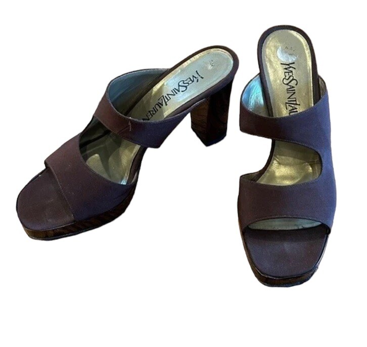 Slidi plateau tacchi Yves Saint Laurent taglia 7 5. Bellissimi tacchi cinturini.