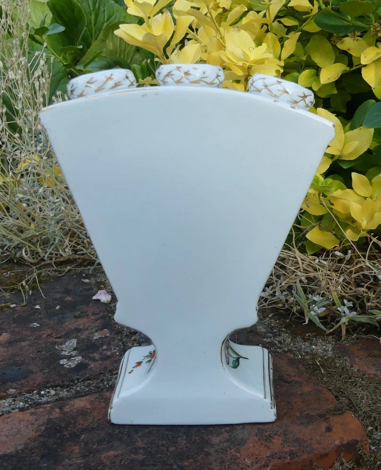 Ancienne BOUQUETIERE sur PIED en porcelaine XIXème décorée d'UN PORT h. 20cm - Photo 4/4