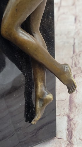 Escultura firmada 100 % bronce fundido estatua mujer desnuda dama acostada decoración - Imagen 9 de 10
