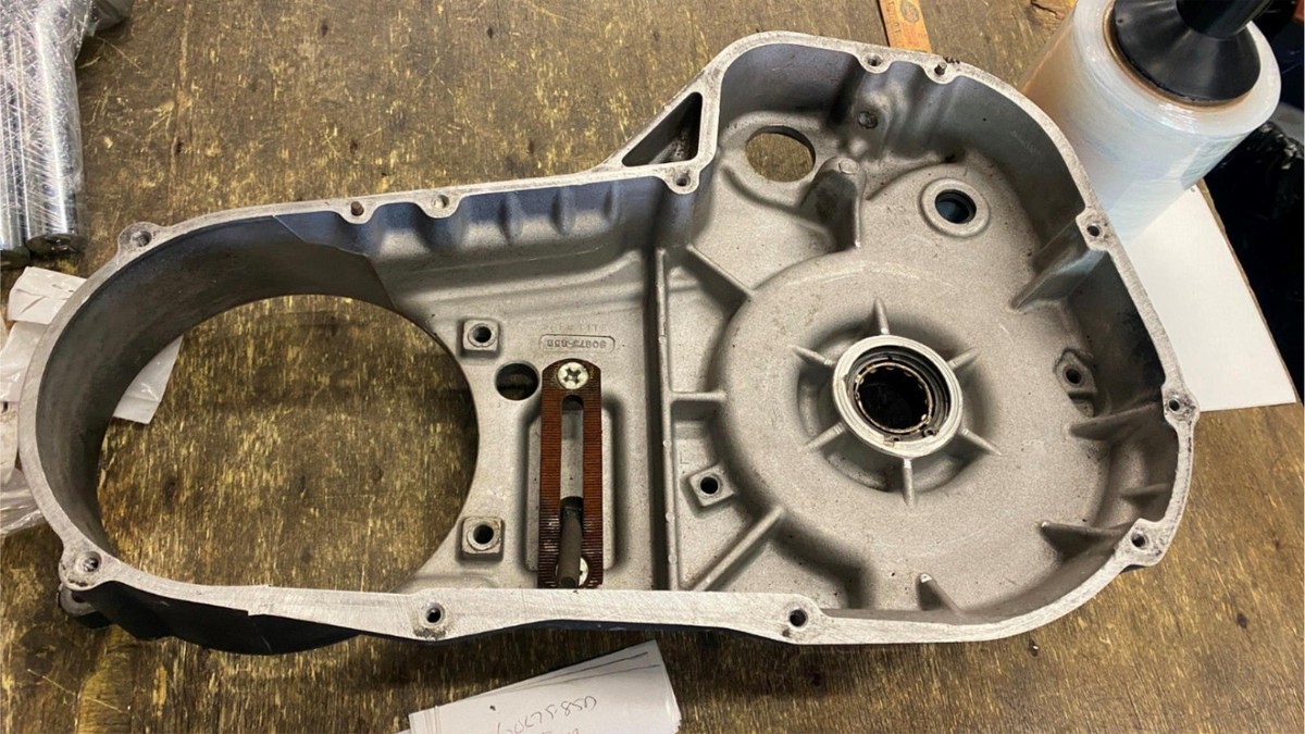 Harley OEM inner primary housing 60675-85B 1985-1988 FXR FXRT Mid